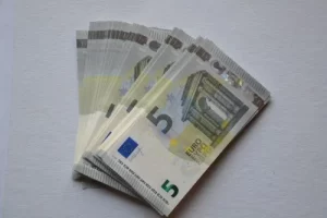 Authentic Grade A+ €5 Euro bills that pass PEN TEST, UV LIGHT, ATM PASS, and MACHINE PASS – realistic and high-quality currency props.